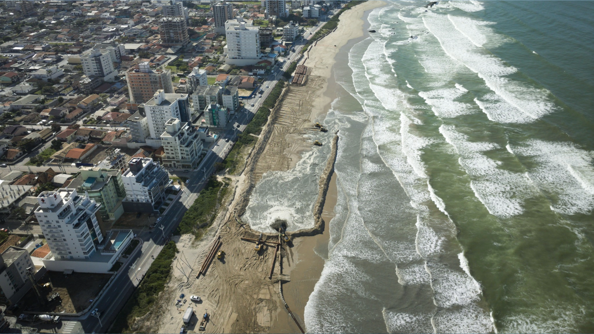 Alargamento da praia do Gravatá em Navegantes